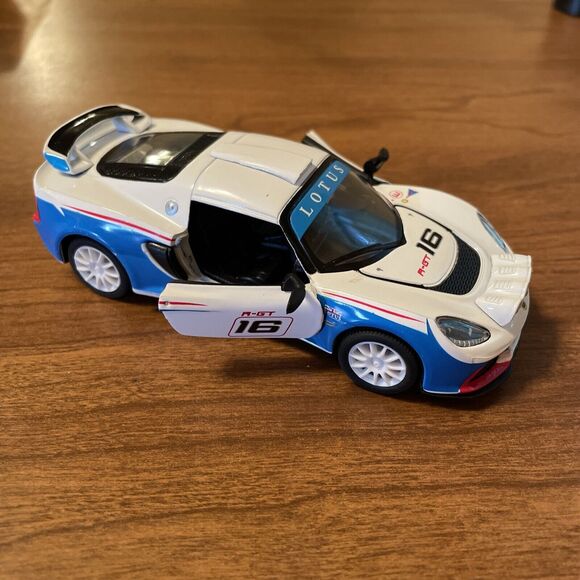 Kinsmart 2012 Lotus Exige R-GT 1:32 scale Die Cast Car KT-5362 - Picture 3 of 11